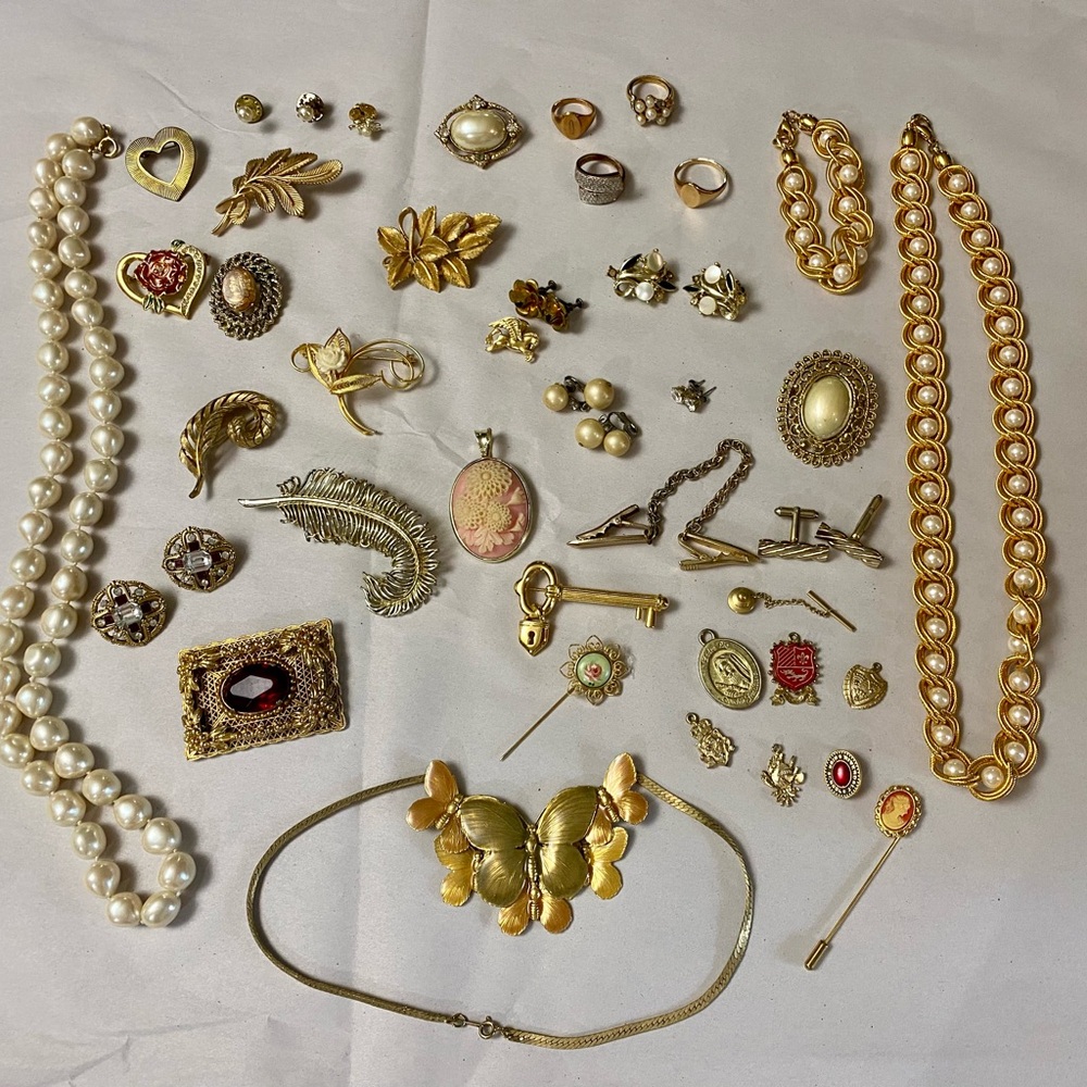 Vogue Gold and Cream Brooches Collection